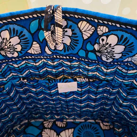 Really cute Vera Bradley Tote - Picture 4 of 7